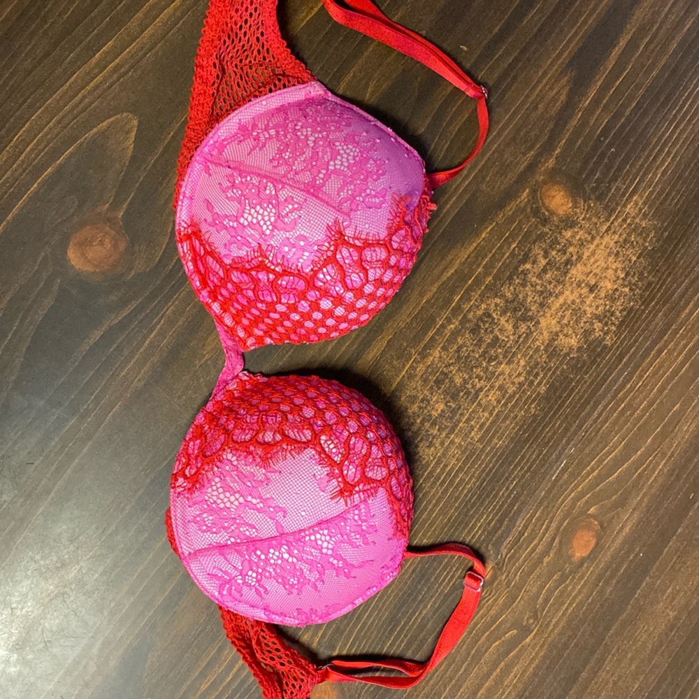 Like New Victoria Secret Bombshell Plunge Bra